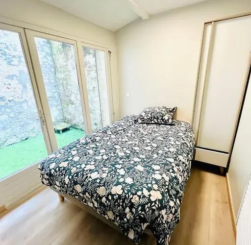 The Cocoon In The Center Of * Senlis (Oise)